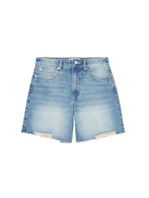 Cropp - Niebieskie jeansowe spodenki z postrzępionymi nogawkami - niebieski