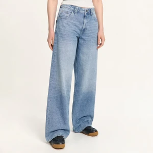 Cropp - Niebieskie jeansy baggy z efektem sprania - niebieski