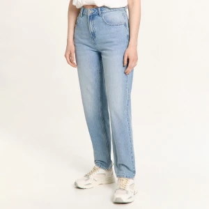 Cropp - Niebieskie jeansy mom z efektem sprania TALL - niebieski