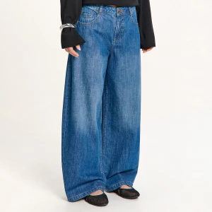 Cropp - Niebieskie jeansy slouchy fit - niebieski