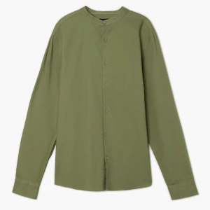 Cropp - Oliwkowa koszula slim ze stójką - zielony