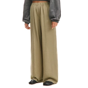 Cropp - Oliwkowe spodnie wide leg z wiskozą - zielony