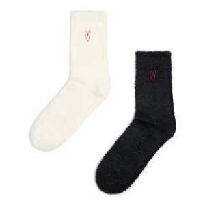 Cropp - Pluszowe skarpetki z haftowanym sercem - biały