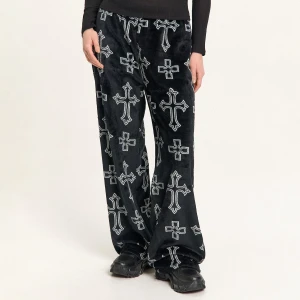 Cropp - Pluszowe spodnie z motywem krzyży - czarny