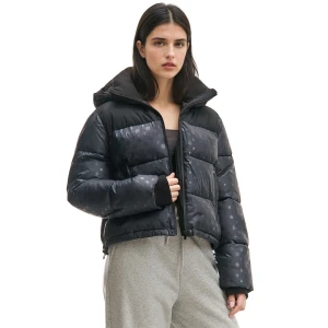 Cropp - Połyskująca kurtka puffer z odpinanym kapturem - wielobarwny