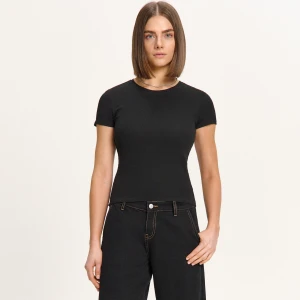 Cropp - Prążkowana czarna koszulka - czarny