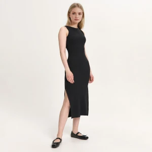 Cropp - Prążkowana czarna sukienka midi - czarny
