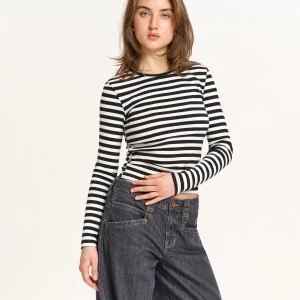 Cropp - Prążkowana koszulka longsleeve w paski - wielobarwny