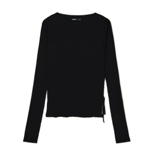 Cropp - Prążkowany sweter z dodatkiem wiskozy - czarny
