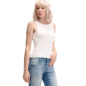 Cropp - Prążkowany top z dżetami - biały