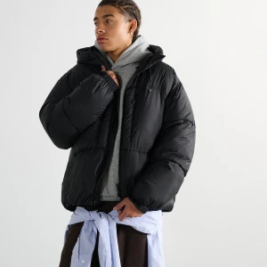 Cropp - Puchowa kurtka oversize z kapturem - czarny