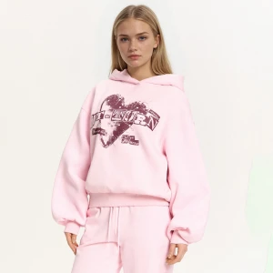 Cropp - Różowa bluza z kapturem i nadrukiem - różowy