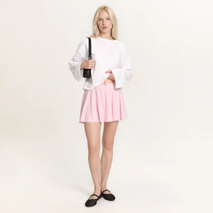 Cropp - Różowa spódnica mini z naszywką róży - różowy