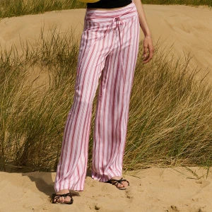 Cropp - Różowe spodnie z wiskozy w paski - różowy
