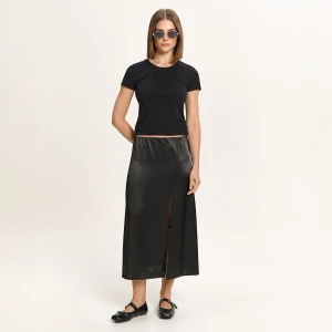 Cropp - Satynowa spódnica z rozcięciem - czarny