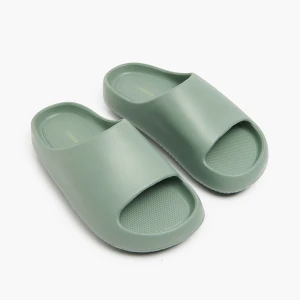 Cropp - Seledynowe klapki basic - zielony