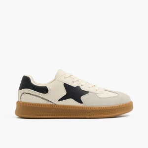 Cropp - Sneakersy z naszywką w kształcie gwiazdy - wielobarwny