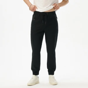 Cropp - Spodnie jogger slim z kieszeniami na zamek - czarny