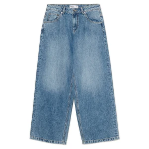 Cropp - Sprane jeansy boyfriend loose z postrzępieniami - niebieski