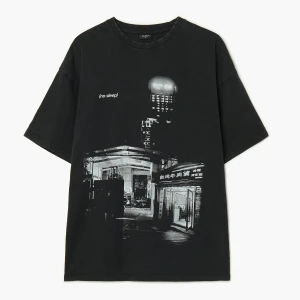 Zdjęcie produktu Cropp - Sprany T-shirt i japońskim motywem - czarny