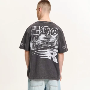 Cropp - Sprany T-shirt z motywem racingowym - czarny