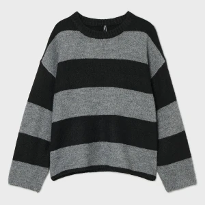 Cropp - Sweter w szare paski - szary