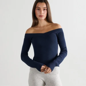 Cropp - Sweter z dekoltem typu hiszpanka - granatowy