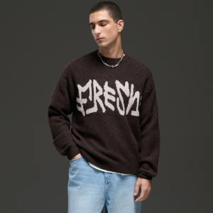 Cropp - Sweter z napisem w stylu graffiti - brązowy