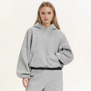 Cropp - Szara bluza z kapturem i ściągaczami - szary