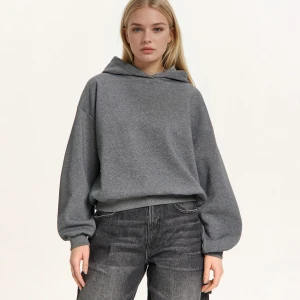 Cropp - Szara melanżowa bluza boxy z kapturem - szary
