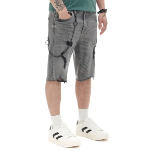 Cropp - Szare jeansowe szorty z ozdobnym łańcuchem - jasny szary