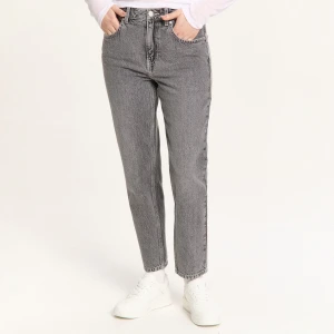 Cropp - Szare jeansy mom z efektem sprania - jasny szary