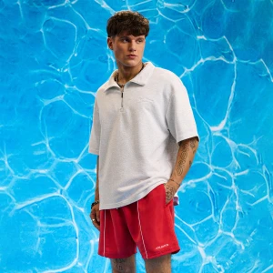 Cropp - Szorty kąpielowe z białymi naszywkami - czerwony