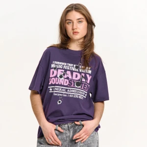 Cropp - T-shirt oversize z muzycznym motywem - purpurowy