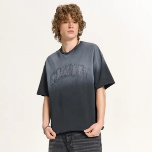 Cropp - T-shirt z efektem sprania i aplikacją - czarny