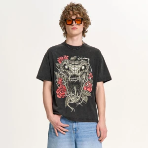 Zdjęcie produktu Cropp - T-shirt z motywem węża i kolczastej róży - czarny