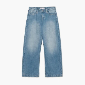 Cropp - Vintage jeansy z efektem sprania - niebieski