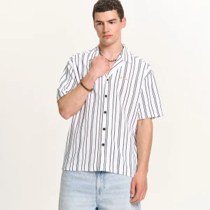 Cropp - Wzorzysta koszula w paski - biały