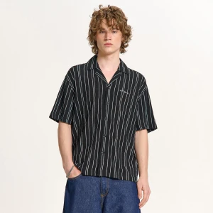 Cropp - Wzorzysta koszula w paski - czarny