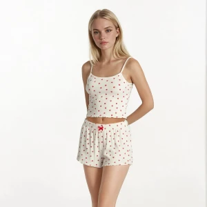 Cropp - Wzorzysta piżama w serduszka - biały