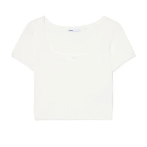 Cropp - Wzorzysty biały T-shirt z kokardką - biały