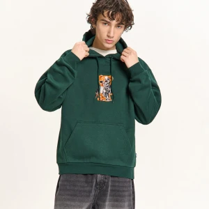 Cropp - Zielona bluza z motywem misia-maszyny - zielony