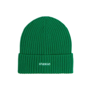 Cropp - Zielona czapka beanie z naszywką - zielony