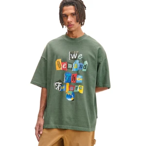 Cropp - ZIelona koszulka z kolorowymi napisami - zielony