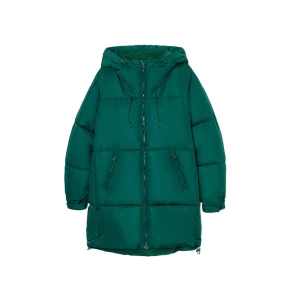 Cropp - Zielony pikowany płaszcz z kapturem - zielony