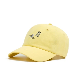 Cropp - Żółta czapka z daszkiem o naszywką - żółty