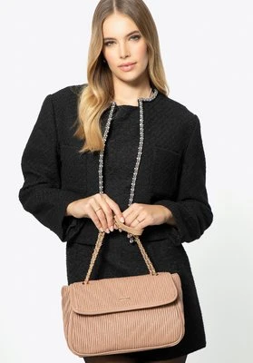 Crossbody z ekoskóry na łańcuszku beżowa Wittchen