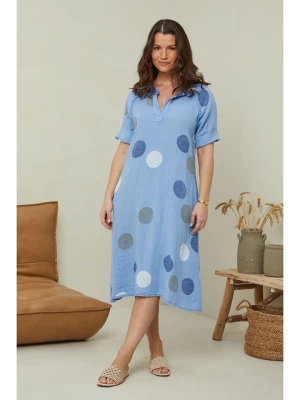 Curvy Lady Lniana sukienka w kolorze błękitnym ze wzorem rozmiar: 44/46
