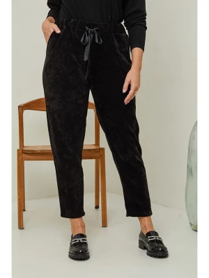 Curvy Lady Spodnie w kolorze czarnym rozmiar: 40/42