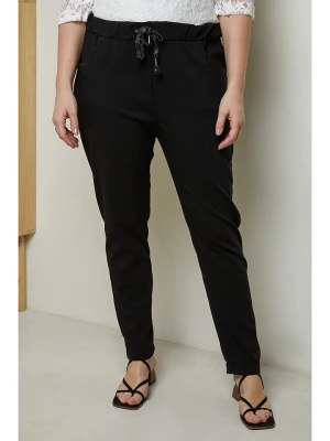 Curvy Lady Spodnie w kolorze czarnym rozmiar: 40/42